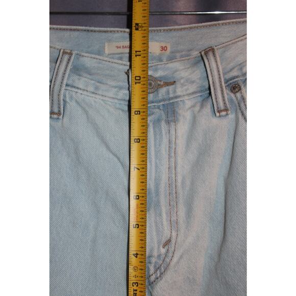Levis Baggy Shorts Light Wash Raw Seam Size 8 - Picture 3 of 7